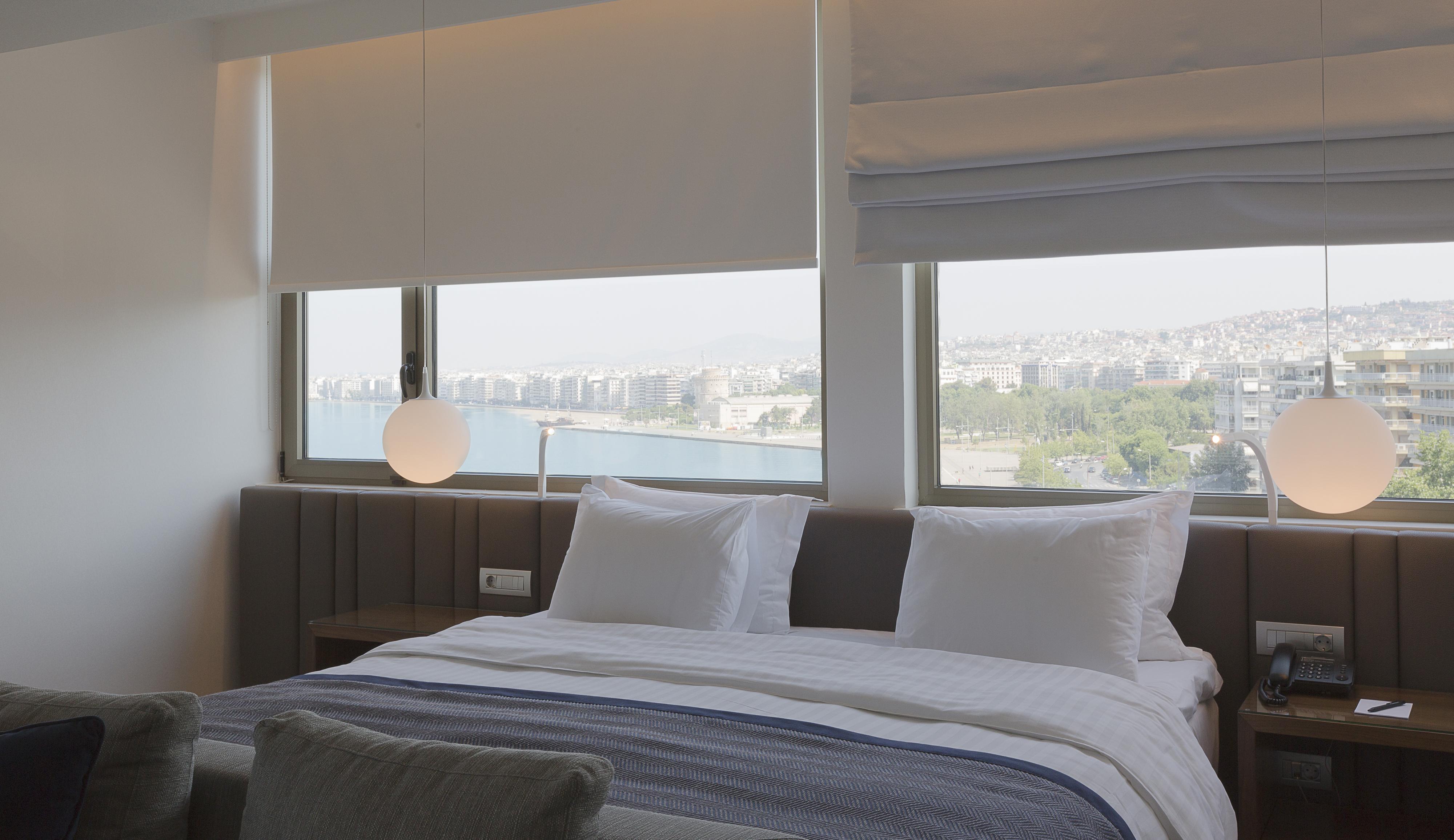 Makedonia Palace Thessalonique Extérieur photo A bedroom at the hotel