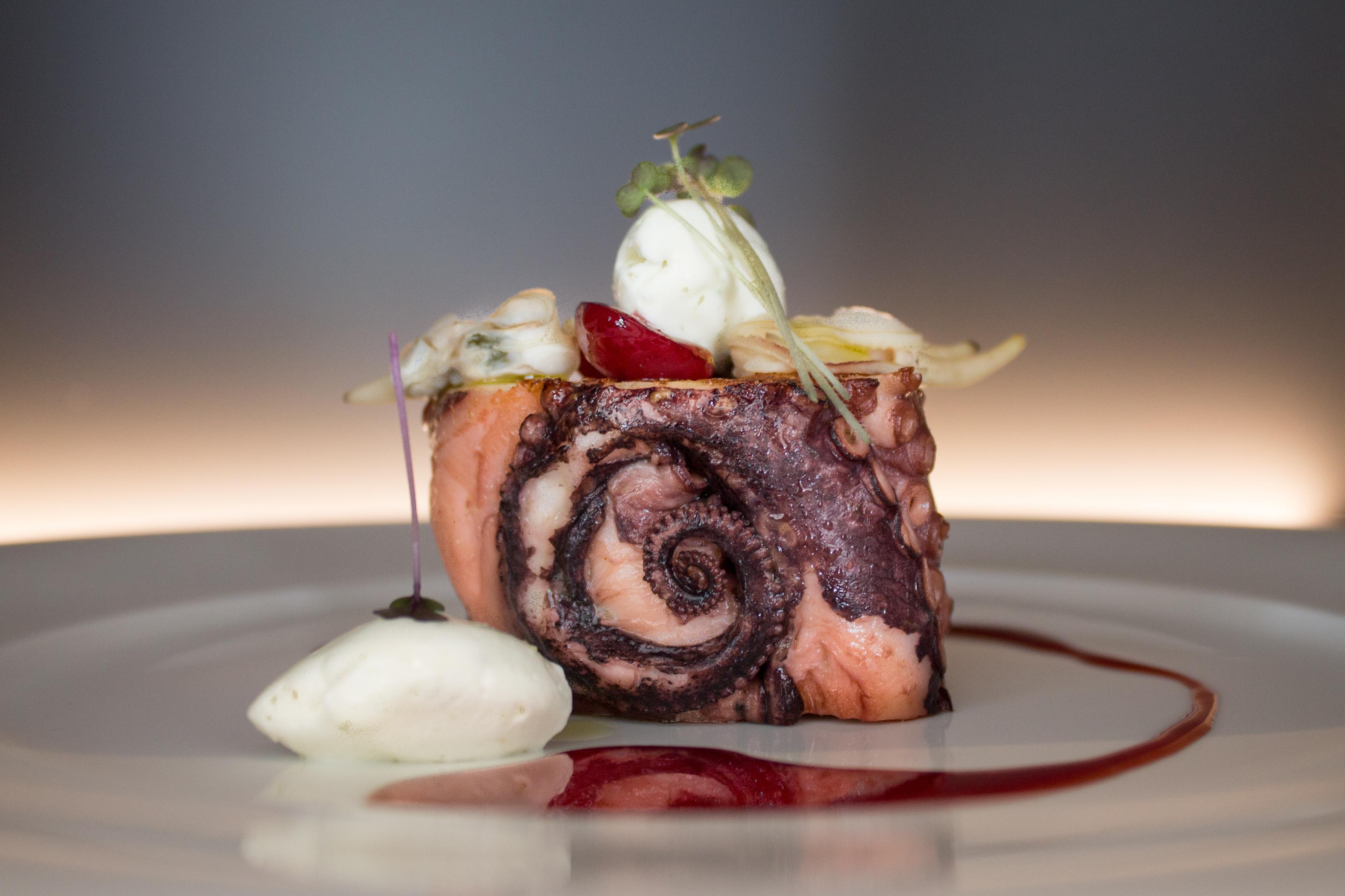 Makedonia Palace Thessalonique Extérieur photo Octopus with potatoes